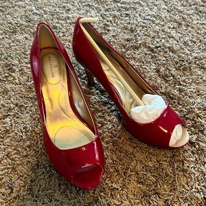 Red Bandolino peep toe heals brand new - never worn